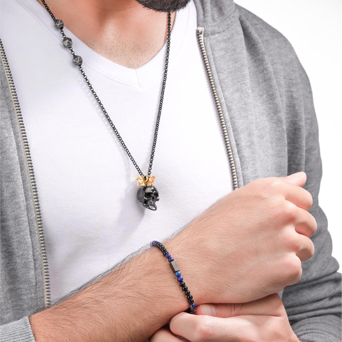 اسوارة شينيس من بوليس للرجال لون معدنى مع خرز لون اسود وازرق 