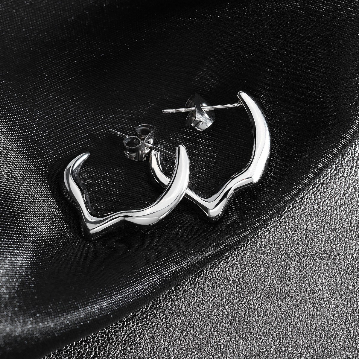 Trussardi T-DESIGN ladies earring steel silver size 20MM