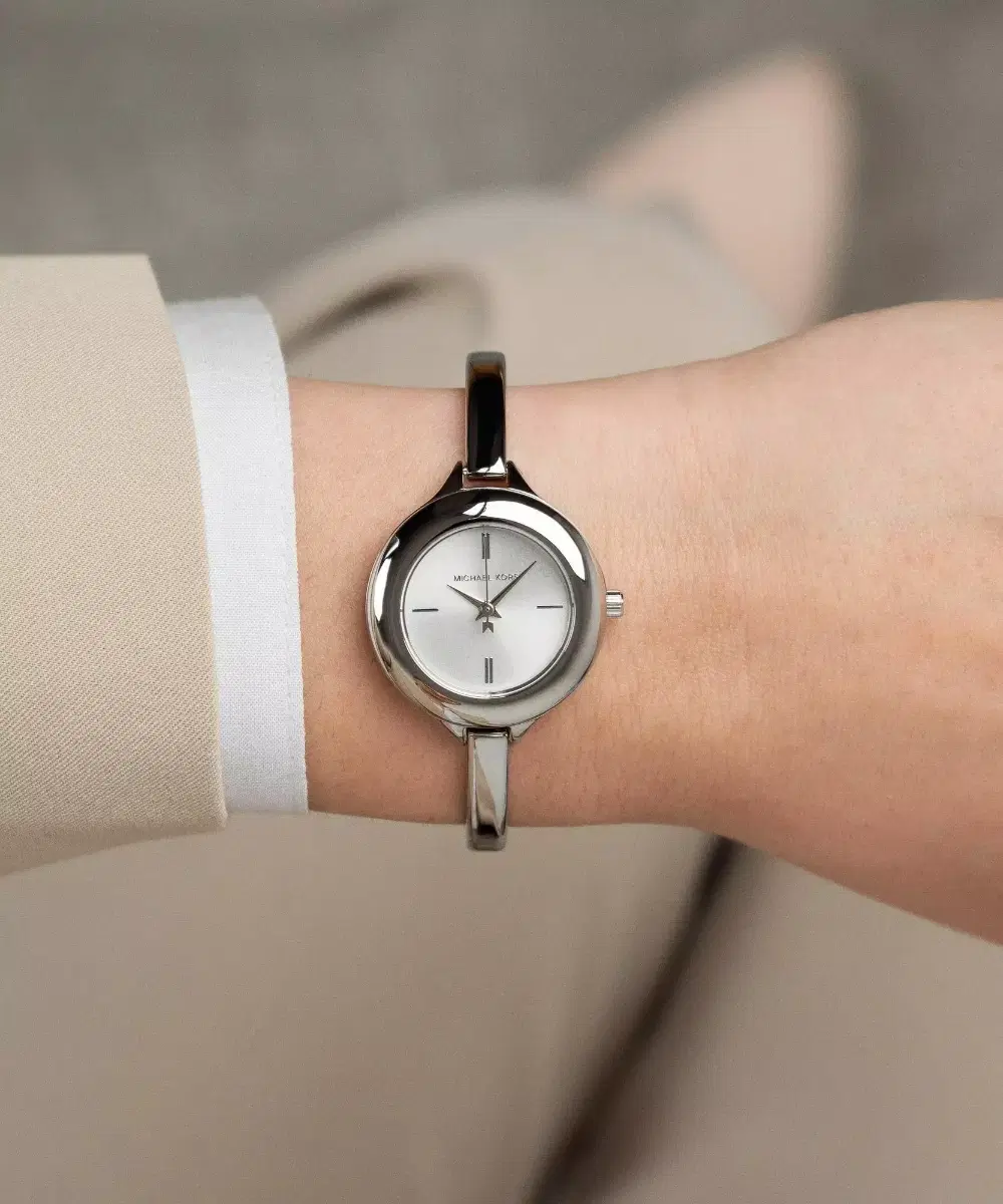 Michael Kors Izzy Ladies Silver Tone Bracelet Watch